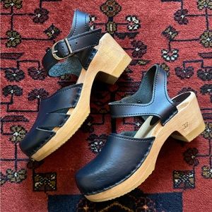 SVEN Swedish Clogs Dark Blue sz 7